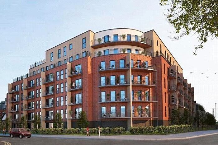 2 Bedroom Flat For Sale In Stoke Road, Slough, Berkshire, SL2