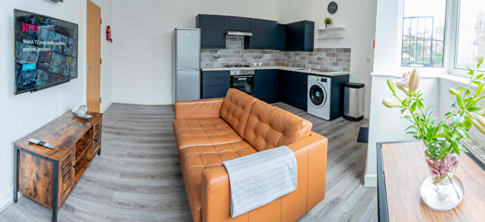 2 Bedroom House To Rent In Beechwood Crescent, Leeds, LS4