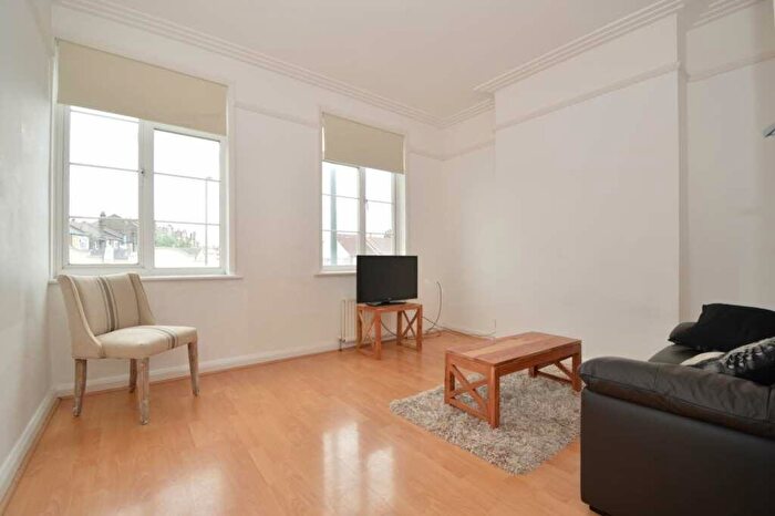 2 Bedroom Flat To Rent In Woodhouse Road, North Finchley, London, N12