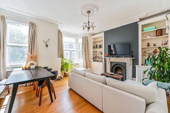 2 Bedroom Flat To Rent In Offley Road, Stockwell, London, SW9
