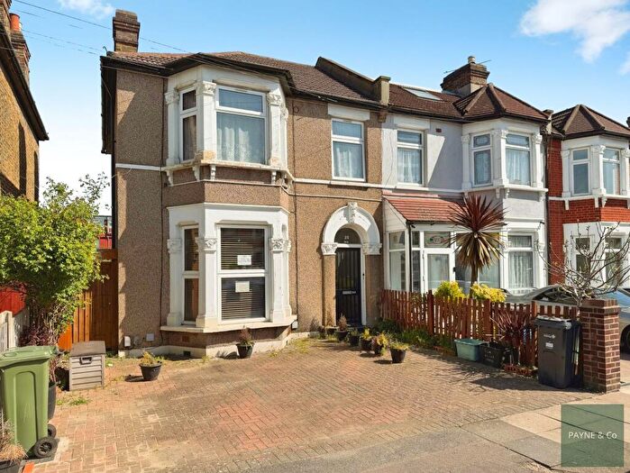 2 Bedroom Flat For Sale In Meath Road, Ilford, IG1