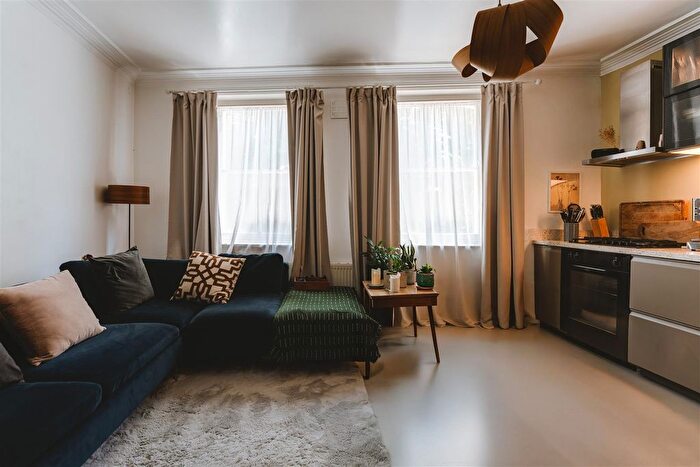 2 Bedroom Flat For Sale In Goldsmiths Row, Hackney, London, E2