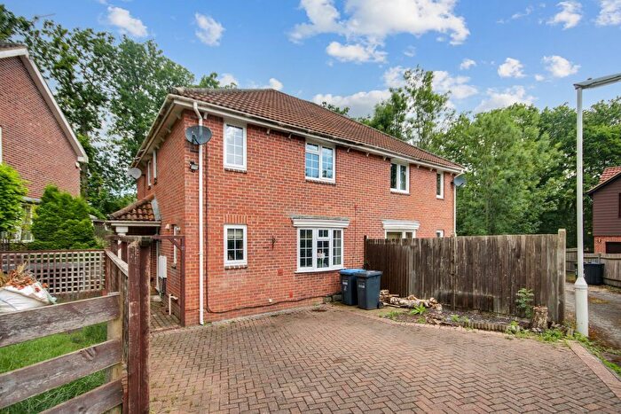 2 Bedroom Property For Sale In The Dell, East Grinstead, RH19