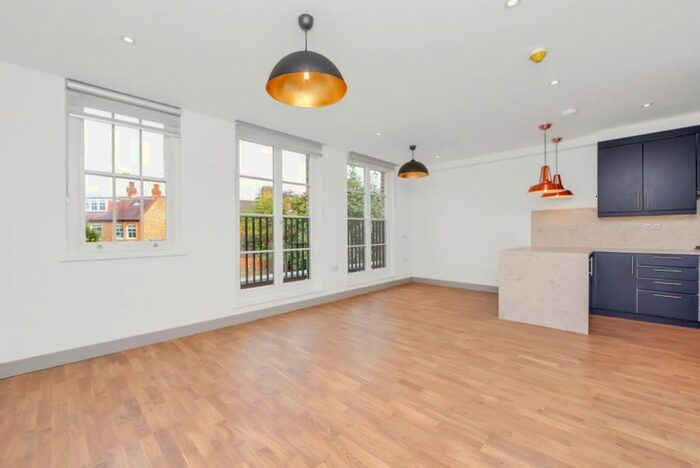 2 Bedroom Flat To Rent In Castlebar Road, London, W5