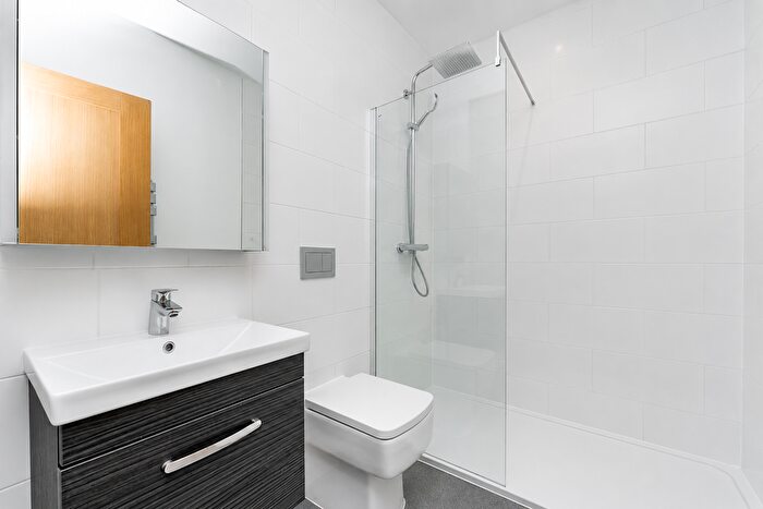 1 Bedroom Flat To Rent In New Broadway, Ealing, W5