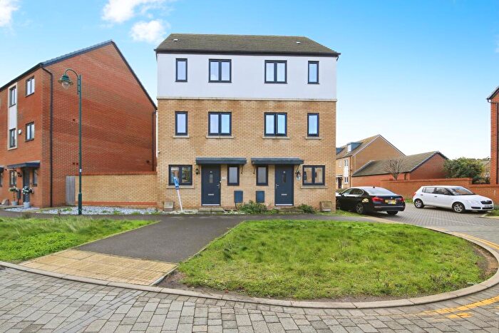 4 Bedroom Semi Detached House For Sale In Jones Hill, Peterborough, PE7