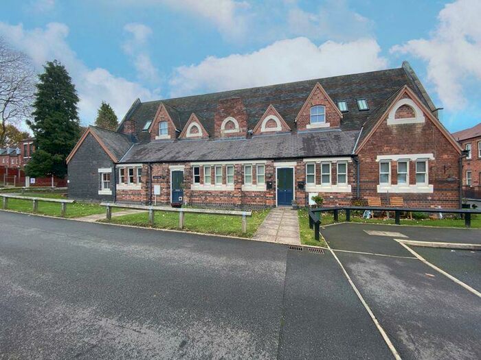 2 Bedroom Flat To Rent In Marshall Crescent, Wordsley, DY8