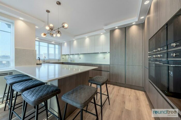 3 Bedroom Flat To Rent In Riverside Drive, Golders Green Road, Golders Green, NW11