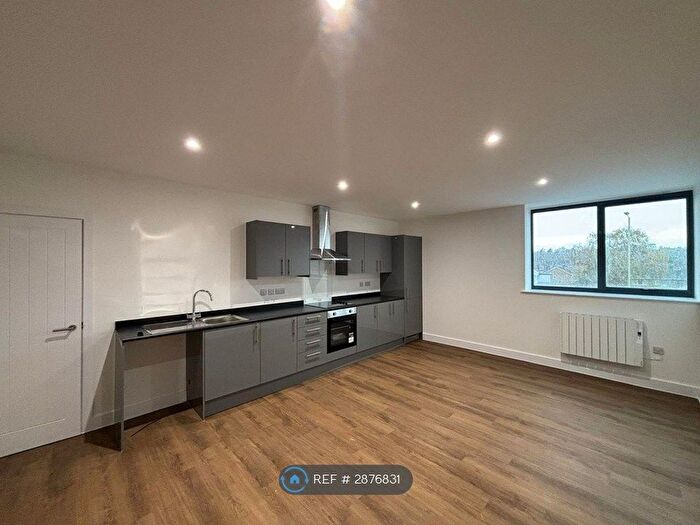 2 Bedroom Flat To Rent In York House, Stourbridge, DY8