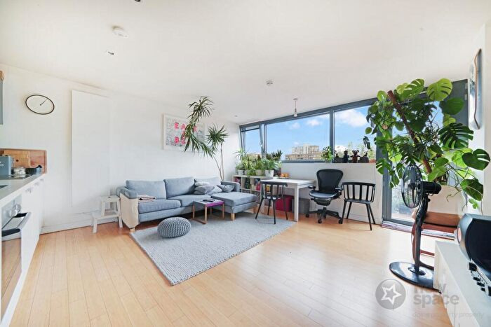 2 Bedroom Flat To Rent In Soda Studios, Kingsland Road, Hackney, E8