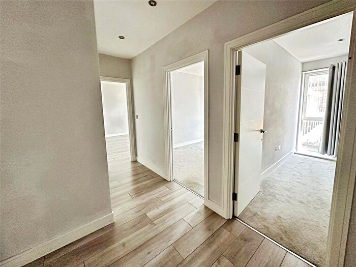 2 Bedroom Apartment For Sale In Victoria Avenue, Southend-on-Sea, Essex, SS2