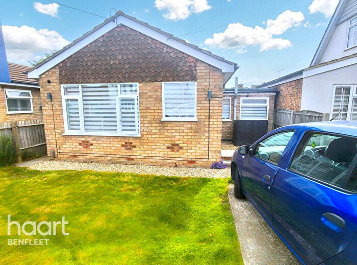 2 Bedroom Detached Bungalow For Sale In Brandenburg Road, Canvey Island, SS8