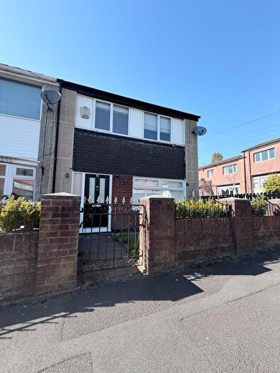 3 Bedroom Semi-Detached House For Sale In Smithy Grove, Ashton-Under-Lyne, OL6