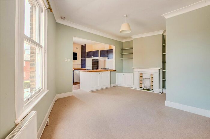 3 Bedroom Maisonette To Rent In Aboyne Road, London, SW17