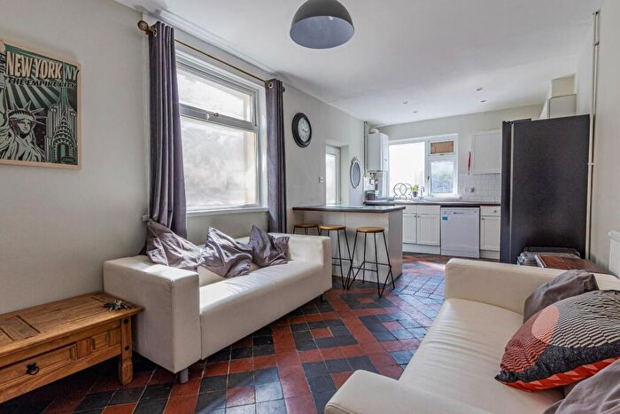 5 Bedroom Private Halls To Rent In Donald Street, Roath, CF24