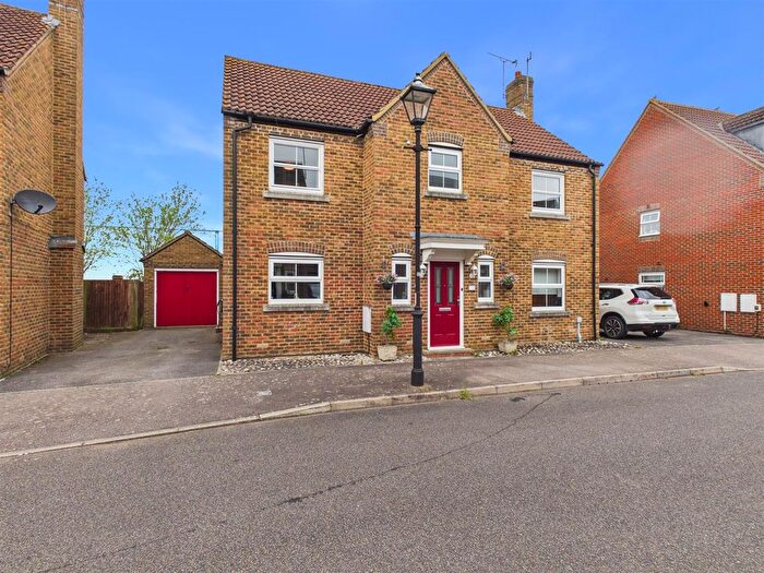 4 Bedroom Detached House For Sale In Brimmers Way, Fairford Leys, Aylesbury, HP19