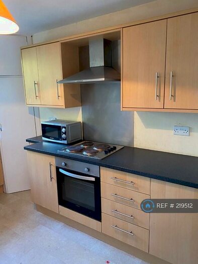 2 Bedroom Flat To Rent In Hunter Court, Sheffield, S11