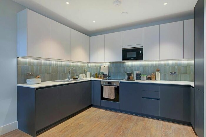 3 Bedroom Flat To Rent In Park Lane, Wembley, HA9