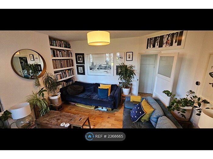 2 Bedroom Flat To Rent In Congreve House, London, N16