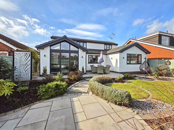 4 Bedroom Detached House For Sale In Sunningdale Drive, Woodborough, Nottingham, NG14