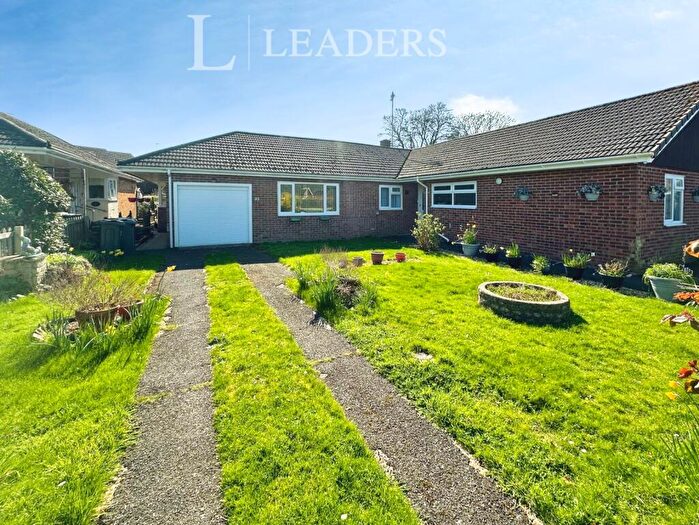 2 Bedroom Bungalow For Sale In Longwood Avenue, Waterlooville, Hampshire, PO8