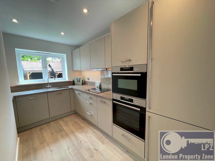 3 Bedroom Semi-Detached House To Rent In Seymour Drive, Turnbridge Wells, TN2