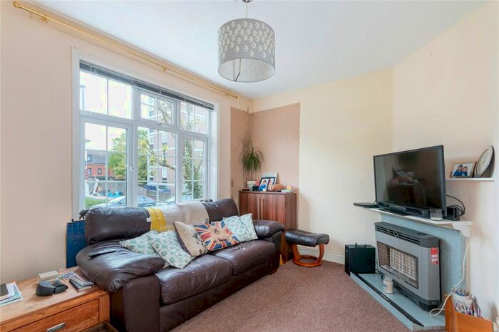 3 Bedroom Detached House To Rent In Nimrod Road, London, SW16