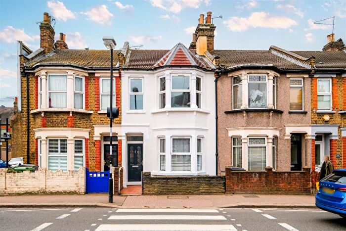 2 Bedroom Terraced House To Rent In Chingford Road, Walthamstow, E17