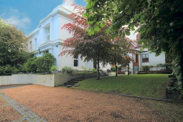 2 Bedroom Flat To Rent In Ullet Road, Sefton Park, Liverpool, L8