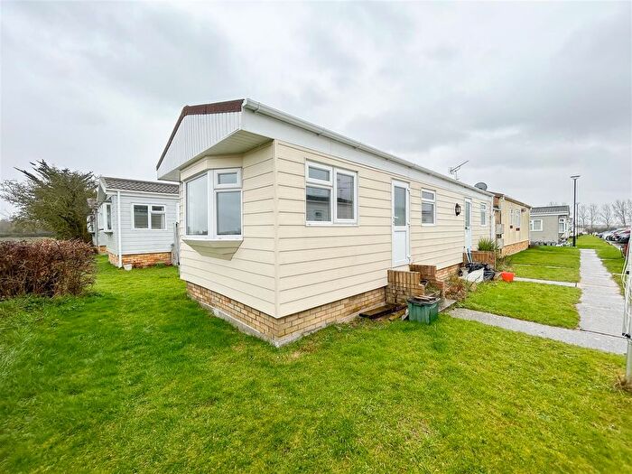 2 Bedroom Park Home For Sale In Meadowview Park, St. Osyth Road, Little Clacton, CO16