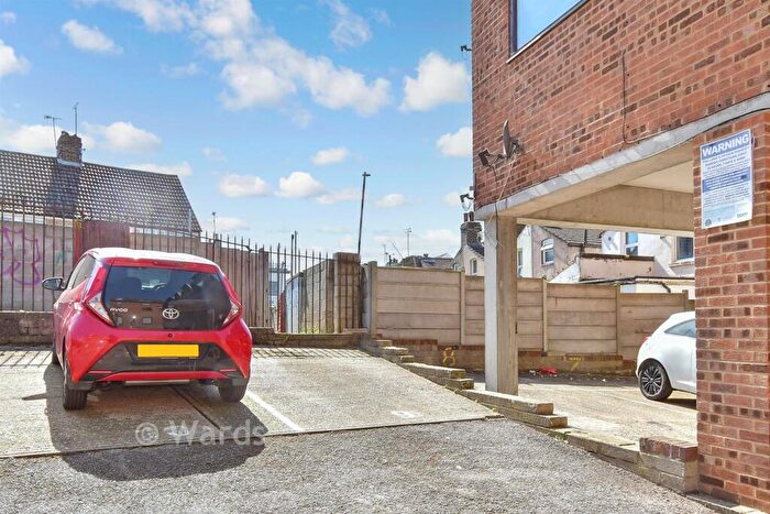 2 Bedroom Flat For Sale In Richmond Road, Gillingham, Kent, ME7