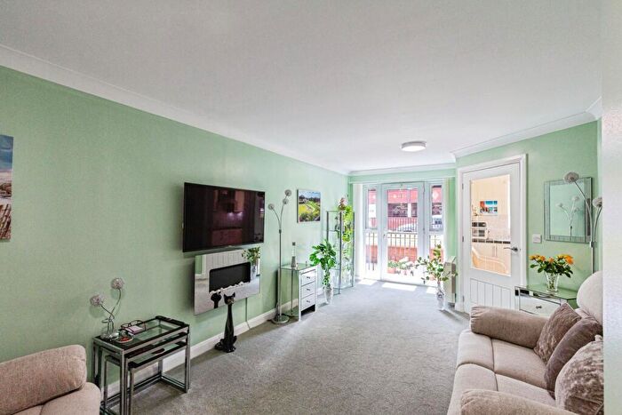 1 Bedroom Flat For Sale In Ashton View, Lytham St. Annes, Lancashire, FY8