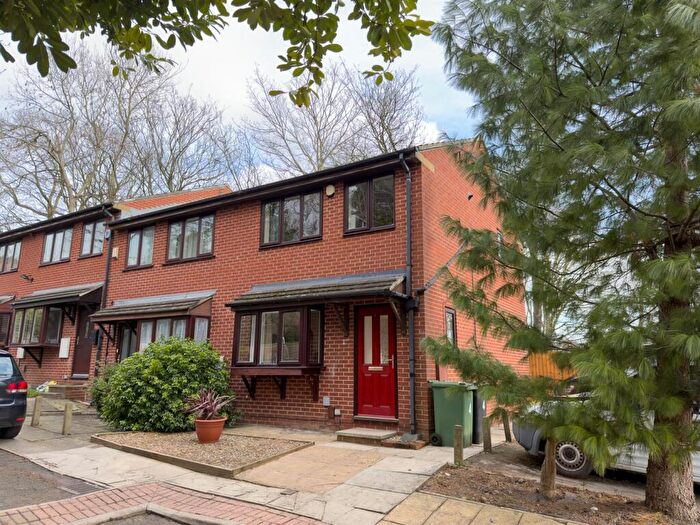 3 Bedroom End Of Terrace House For Sale In Sycamore Close, Woodhouse, Leeds, West Yorkrhsire, LS6