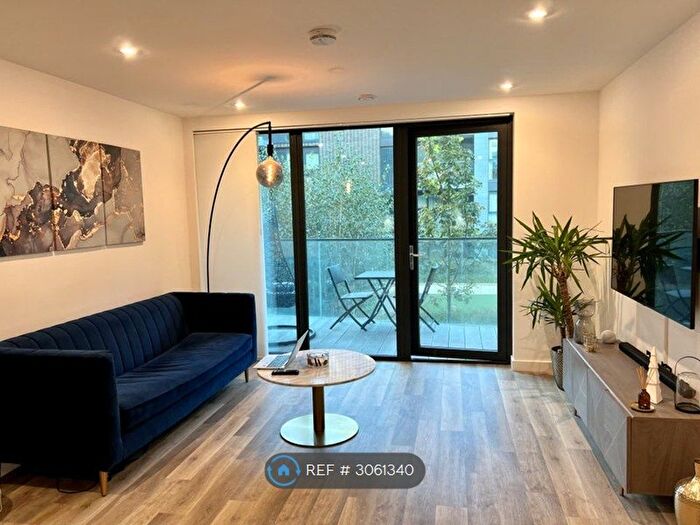 2 Bedroom Flat To Rent In Hawthorne Crescent, London, SE10