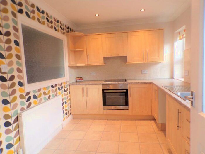 3 Bedroom Semi-Detached House To Rent In Endike Lane, Hull, HU6