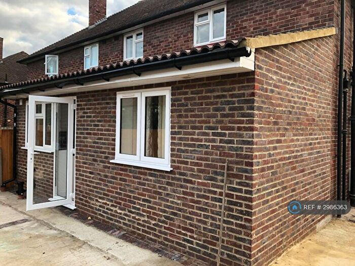 3 Bedroom Semi Detached House To Rent In Anstridge Road, Averyhill, SE9