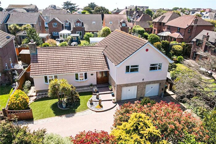 4 Bedroom Detached House For Sale In Lynric Close, Barton On Sea, New Milton, Hampshire, BH25