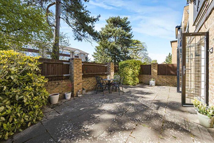 1 Bedroom Flat For Sale In The Crescent, Sidcup, DA14