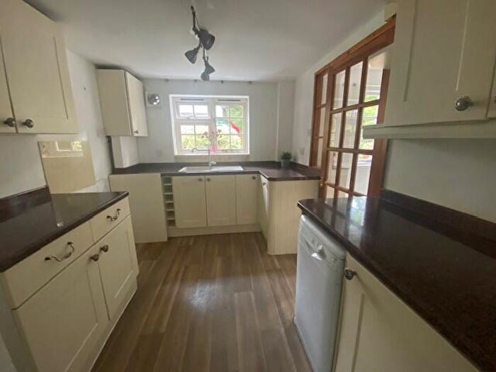 2 Bedroom Cottage To Rent In Marsh Green, EX5