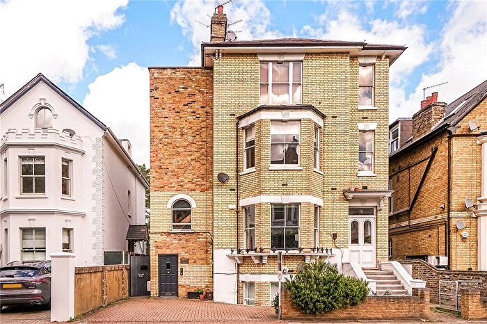 2 Bedroom Flat For Sale In North Side Wandsworth Common, London, SW18