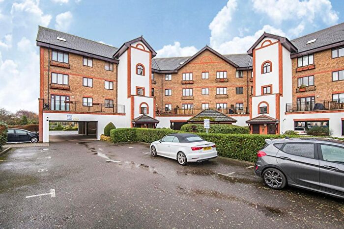 1 Bedroom Apartment For Sale In Sopwith Way, Regents Court Sopwith Way, KT2