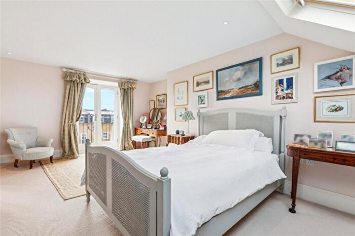 3 Bedroom Terraced House For Sale In Badminton Road, London, SW12