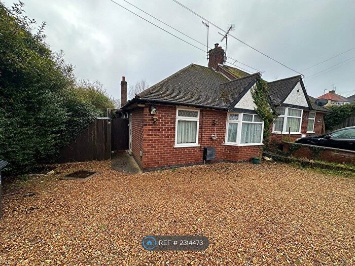 4 Bedroom Semi-Detached House To Rent In Parkfield Crescent, Northampton, NN4