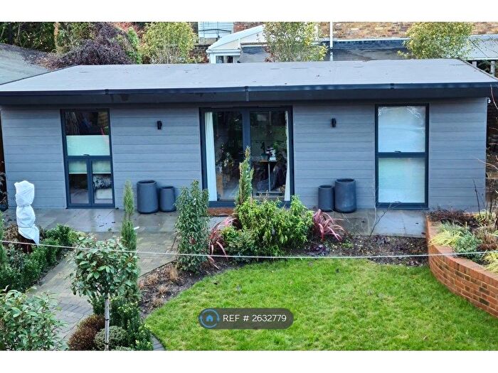 Studio To Rent In Green Lane, Farnham, GU9