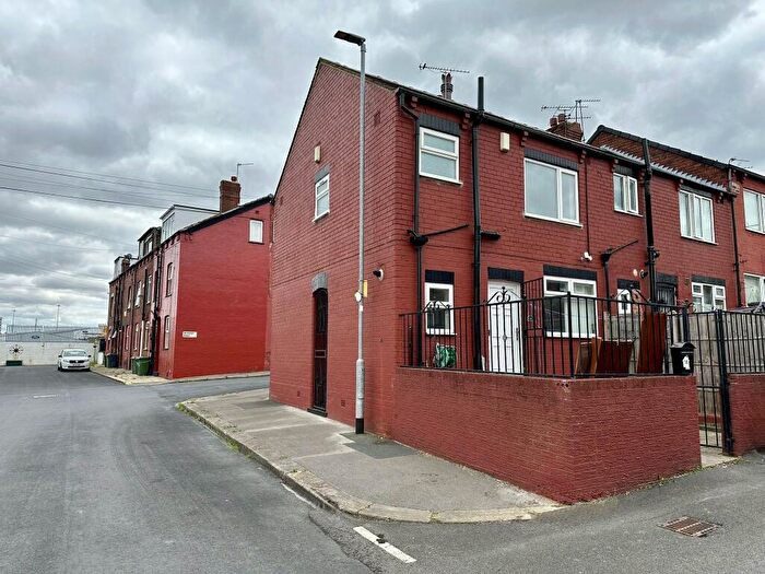 3 Bedroom House To Rent In Walford Road, Leeds, LS9