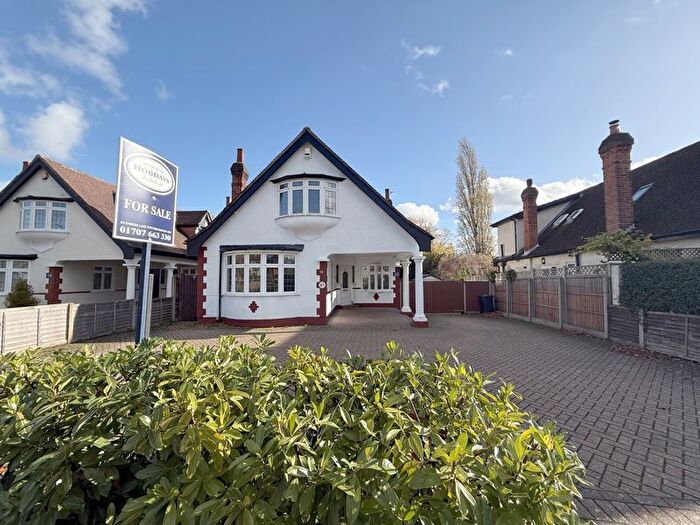 6 Bedroom Detached House For Sale In Baker Street, Potters Bar, EN6