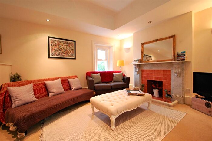 1 Bedroom Flat To Rent In London Road, Hill Brow, Liss., GU33