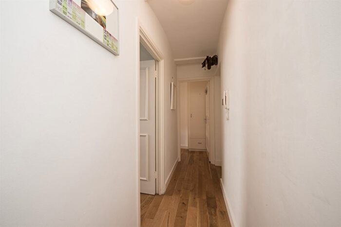 1 Bedroom Flat To Rent In Commercial Street, London, E1
