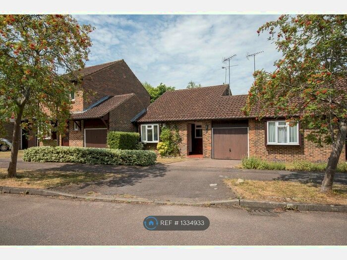 2 Bedroom Bungalow To Rent In Bowyers Close, Ashtead, KT21
