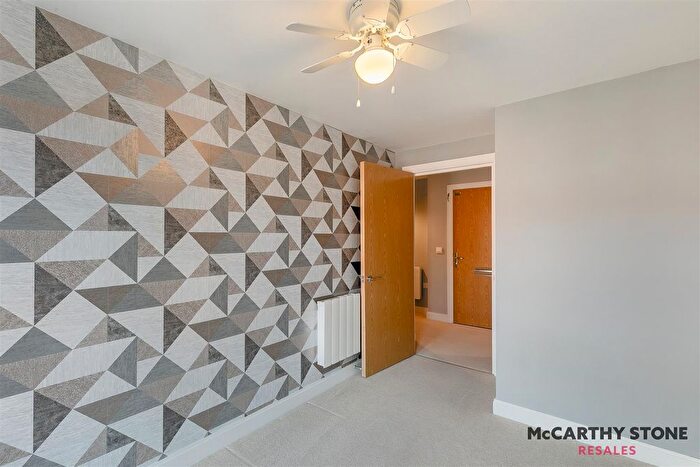 2 Bedroom Flat For Sale In Clive Road, Batchley, Redditch, B97